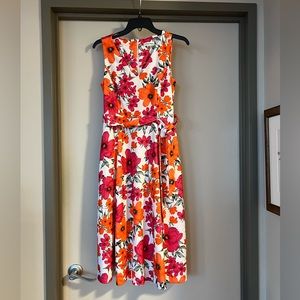 Calvin Klein 6 petite white floral sleeveless dress with tie waist. V neck.
